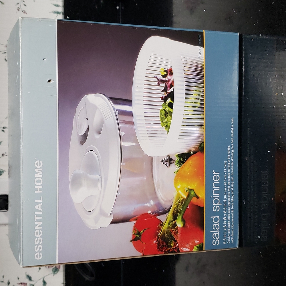 HOST PICK. NIB Essential Home Salad Soinner